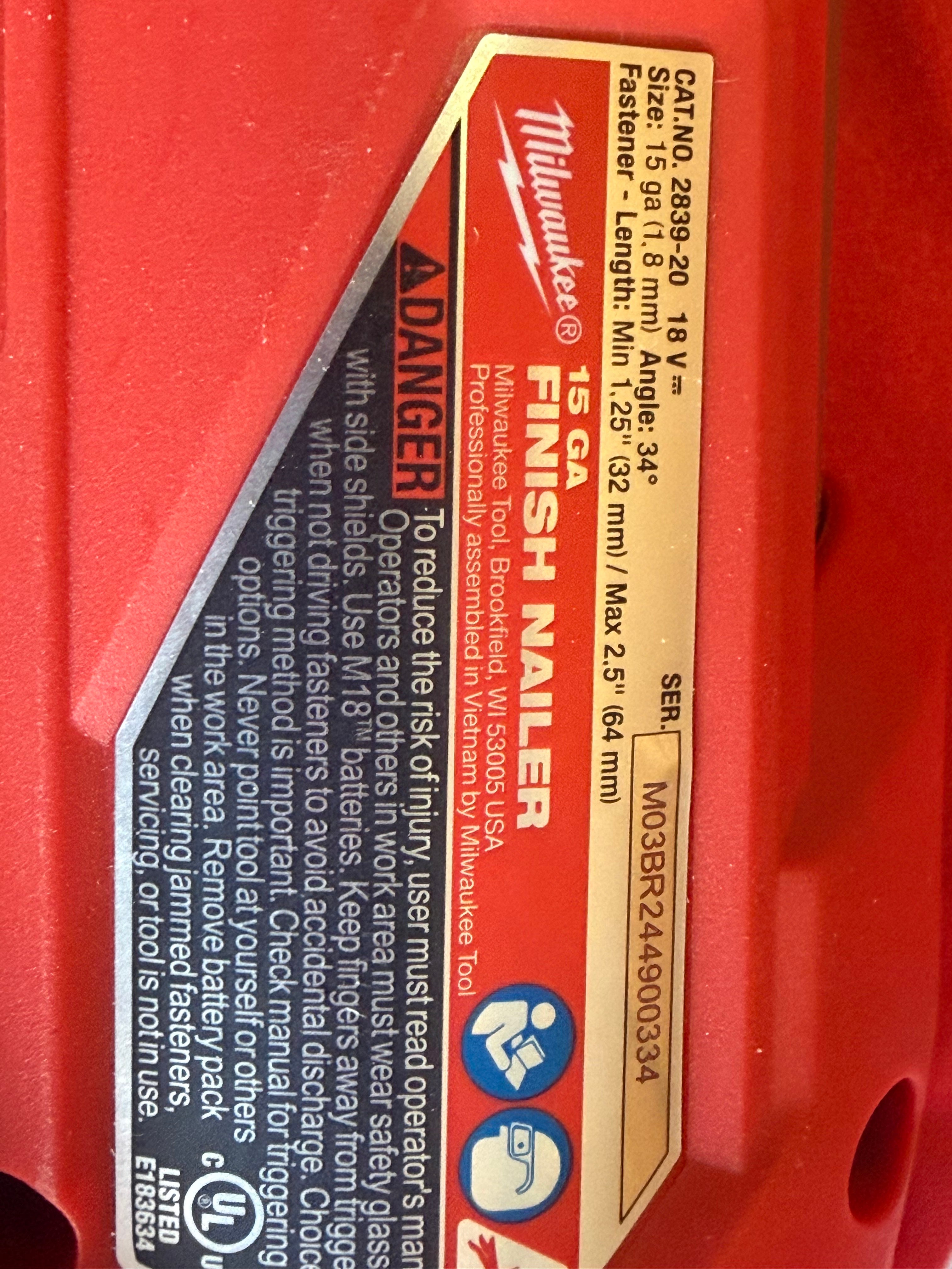 Milwaukee 2839-20 M18 FUEL 15 Gauge Finish Nailer Bare Tool