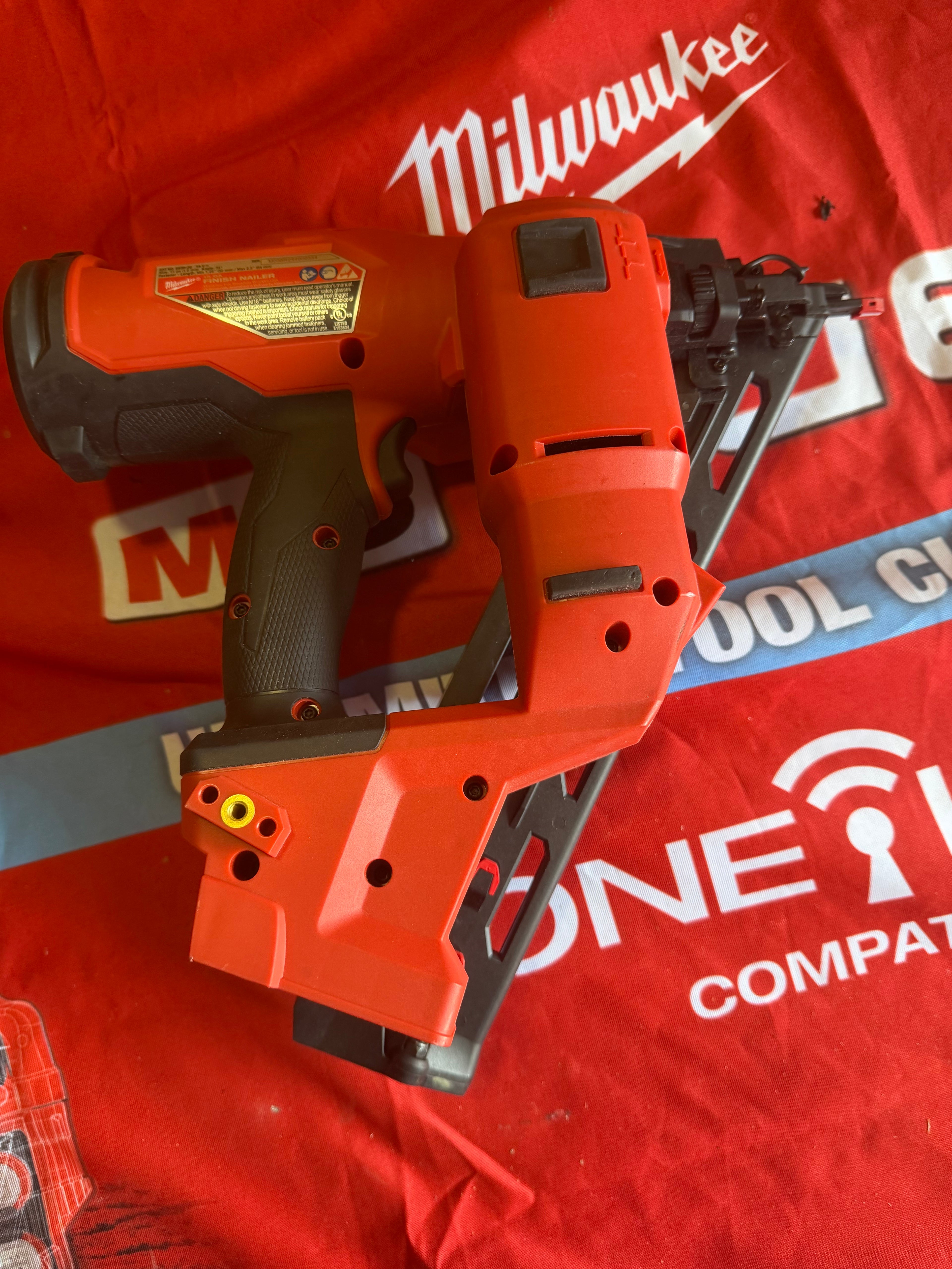 Milwaukee 2839-20 M18 FUEL 15 Gauge Finish Nailer Bare Tool