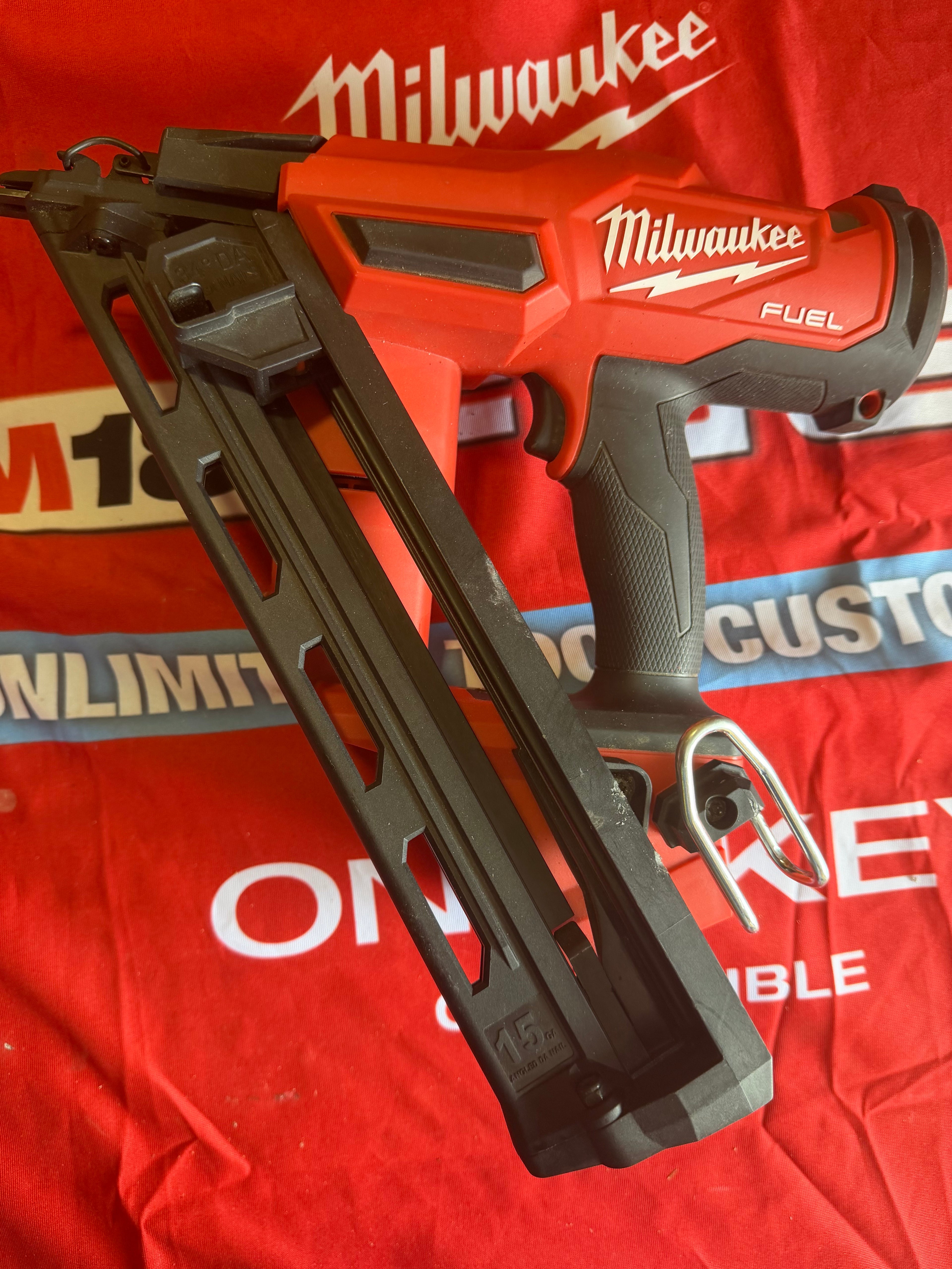 Milwaukee 2839-20 M18 FUEL 15 Gauge Finish Nailer Bare Tool